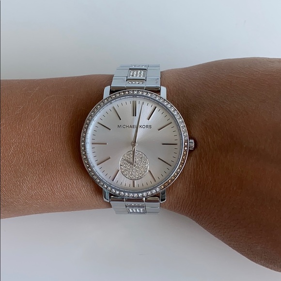 Michael Kors silver watch - Picture 2 of 5